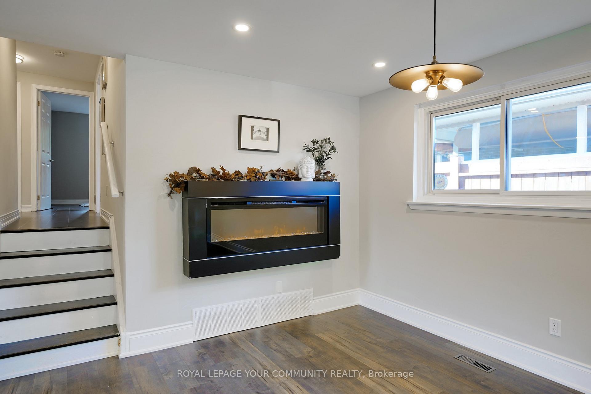 Photo 15 of 42 Devins Drive, Aurora, Aurora Heights — HOMEH