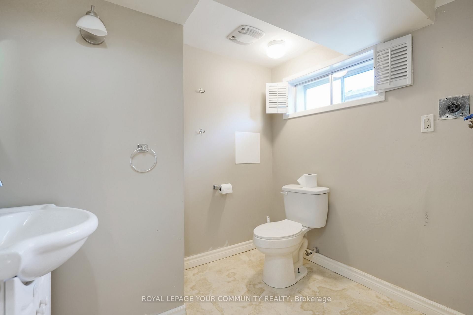 Photo 30 of 42 Devins Drive, Aurora, Aurora Heights — HOMEH