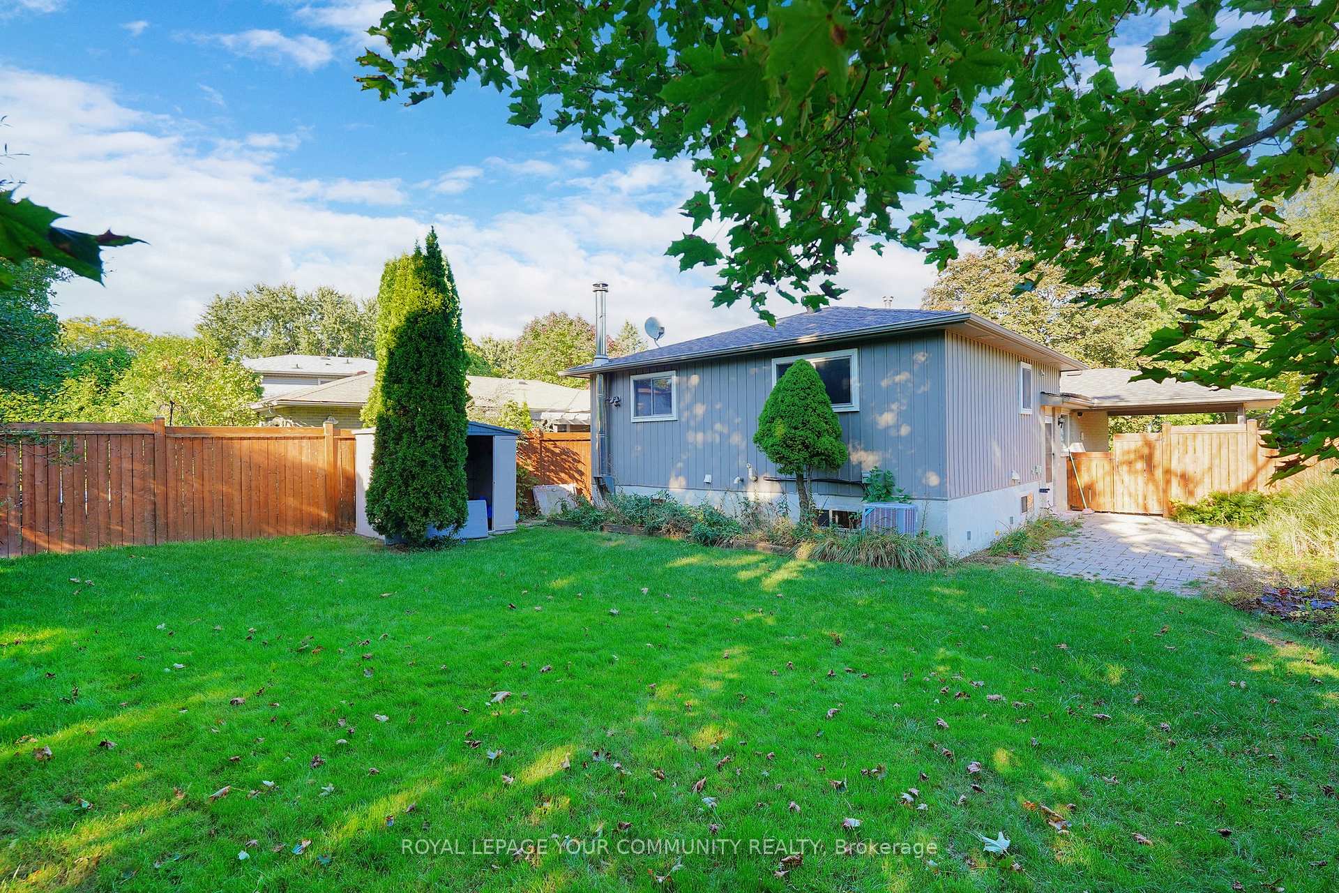 Photo 36 of 42 Devins Drive, Aurora, Aurora Heights — HOMEH
