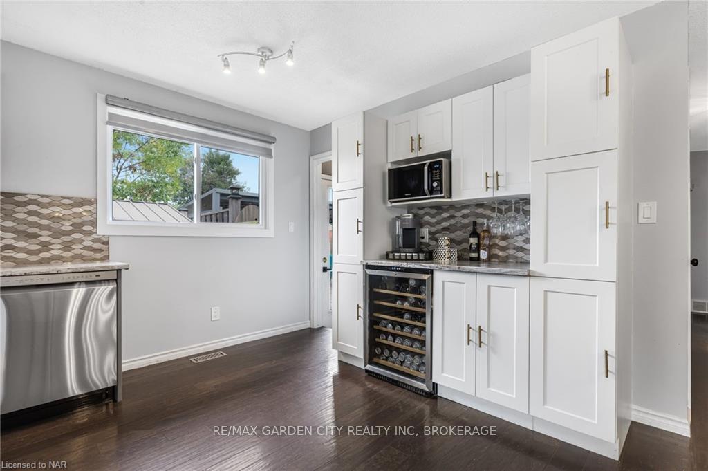 Photo 2 of 50 Bunting Road, St. Catharines, Secord Woods — HOMEH