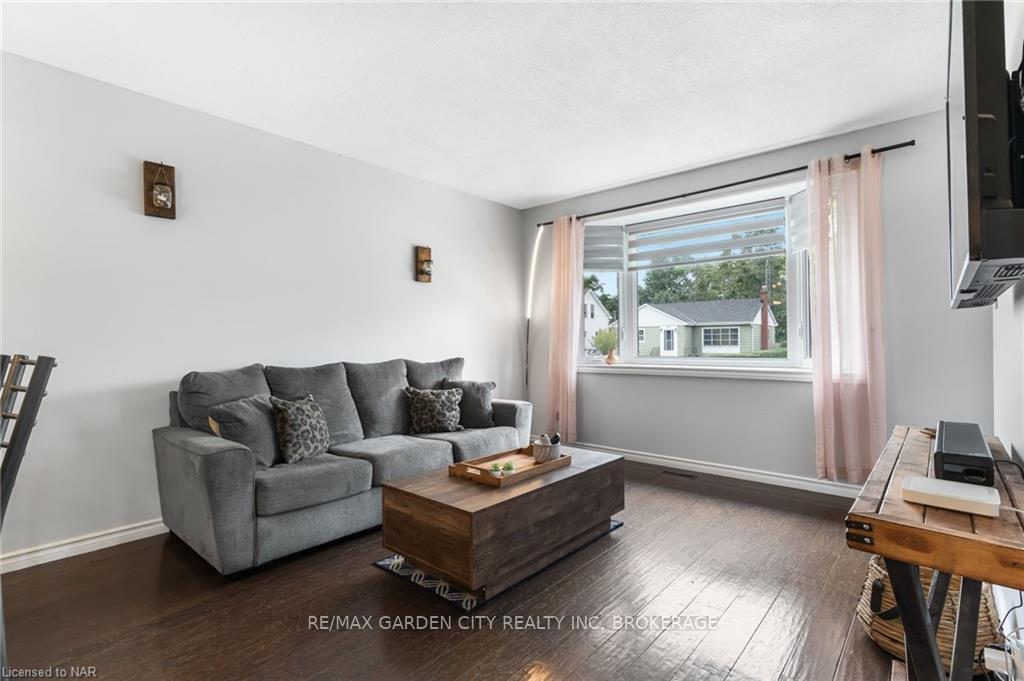 Photo 20 of 50 Bunting Road, St. Catharines, Secord Woods — HOMEH