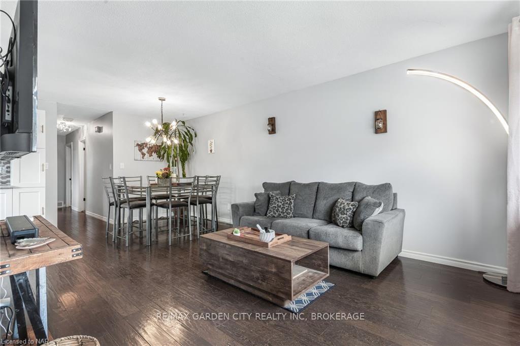 Photo 12 of 50 Bunting Road, St. Catharines, Secord Woods — HOMEH