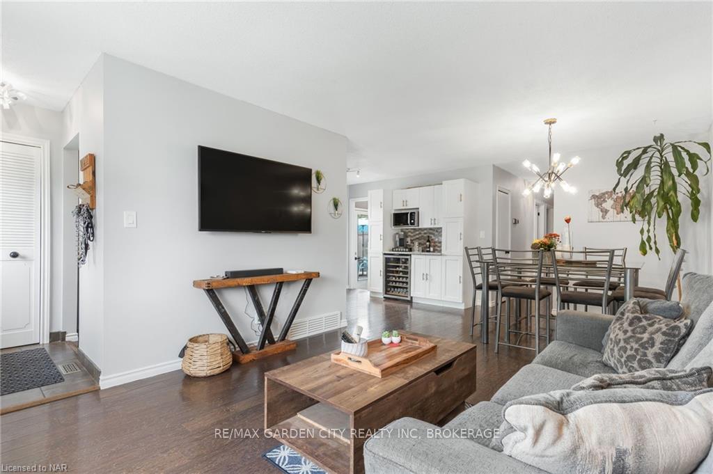 Photo 14 of 50 Bunting Road, St. Catharines, Secord Woods — HOMEH