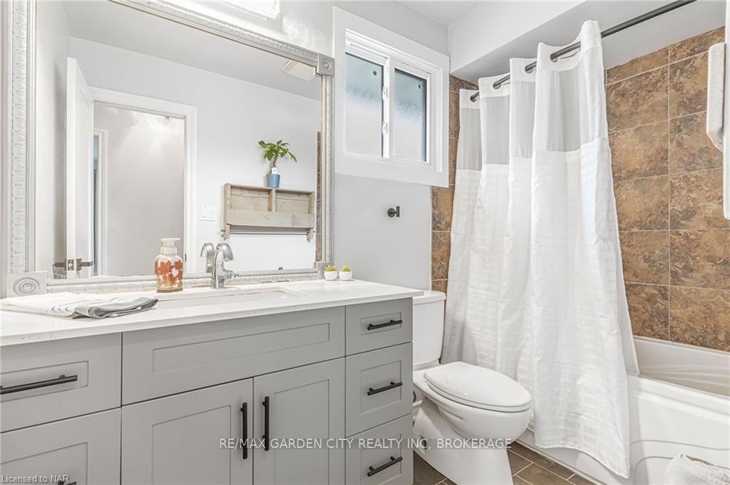 Photo 17 of 50 Bunting Road, St. Catharines, Secord Woods — HOMEH