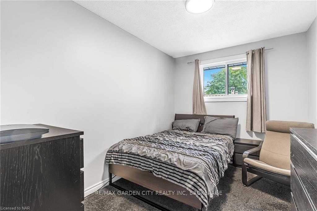 Photo 40 of 50 Bunting Road, St. Catharines, Secord Woods — HOMEH