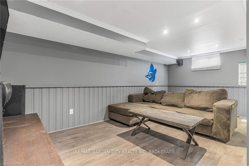 Photo 21 of 50 Bunting Road, St. Catharines, Secord Woods — HOMEH