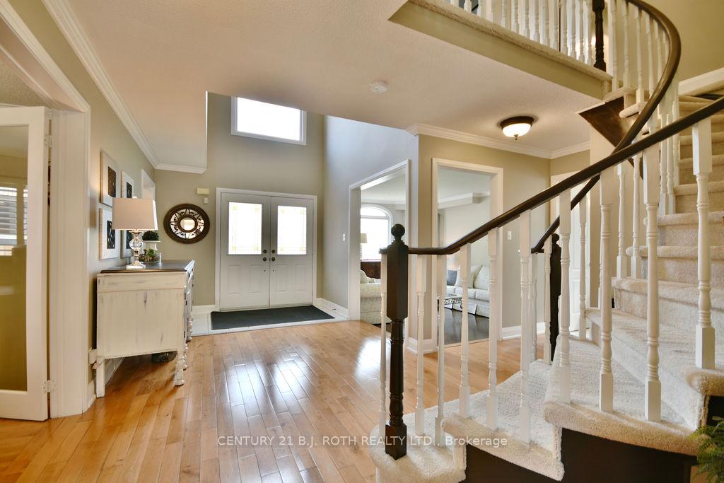 Photo 2 of 79 Maclaren Avenue, Barrie, Innis-Shore — HOMEH