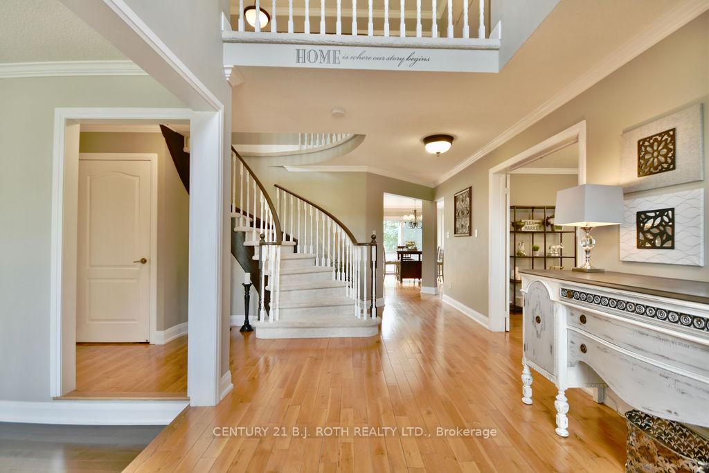 Photo 3 of 79 Maclaren Avenue, Barrie, Innis-Shore — HOMEH