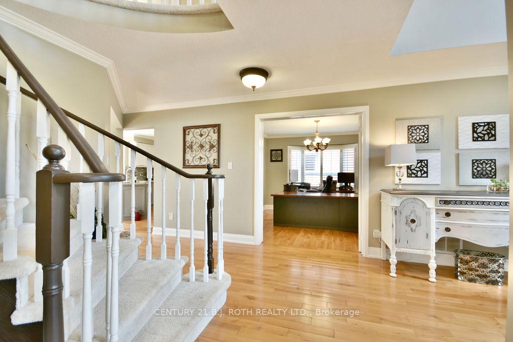 Photo 5 of 79 Maclaren Avenue, Barrie, Innis-Shore — HOMEH