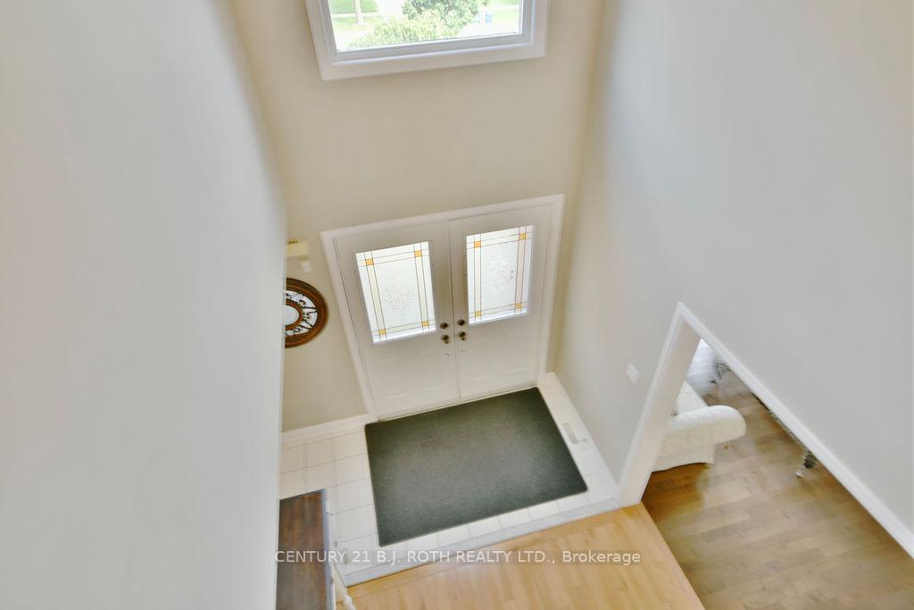 Photo 6 of 79 Maclaren Avenue, Barrie, Innis-Shore — HOMEH