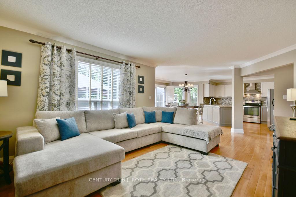 Photo 8 of 79 Maclaren Avenue, Barrie, Innis-Shore — HOMEH