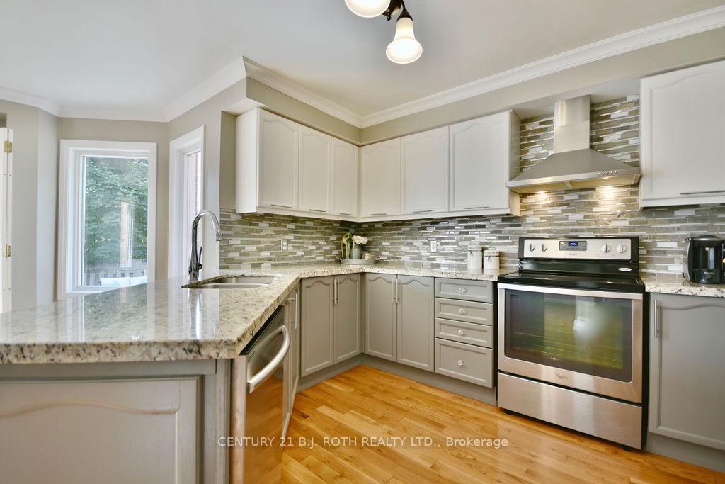 Photo 10 of 79 Maclaren Avenue, Barrie, Innis-Shore — HOMEH