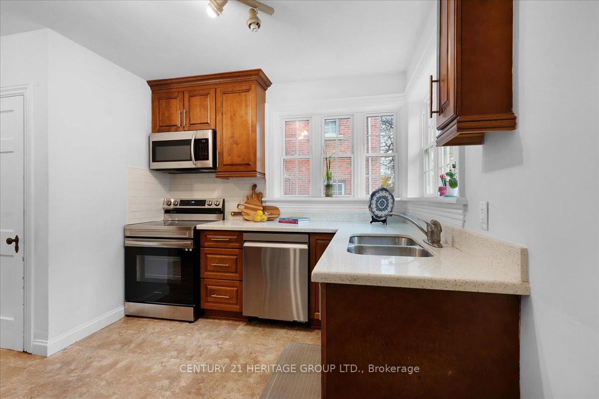Photo 14 of 114 Traymore Avenue, Hamilton, Cootes Paradise — HOMEH