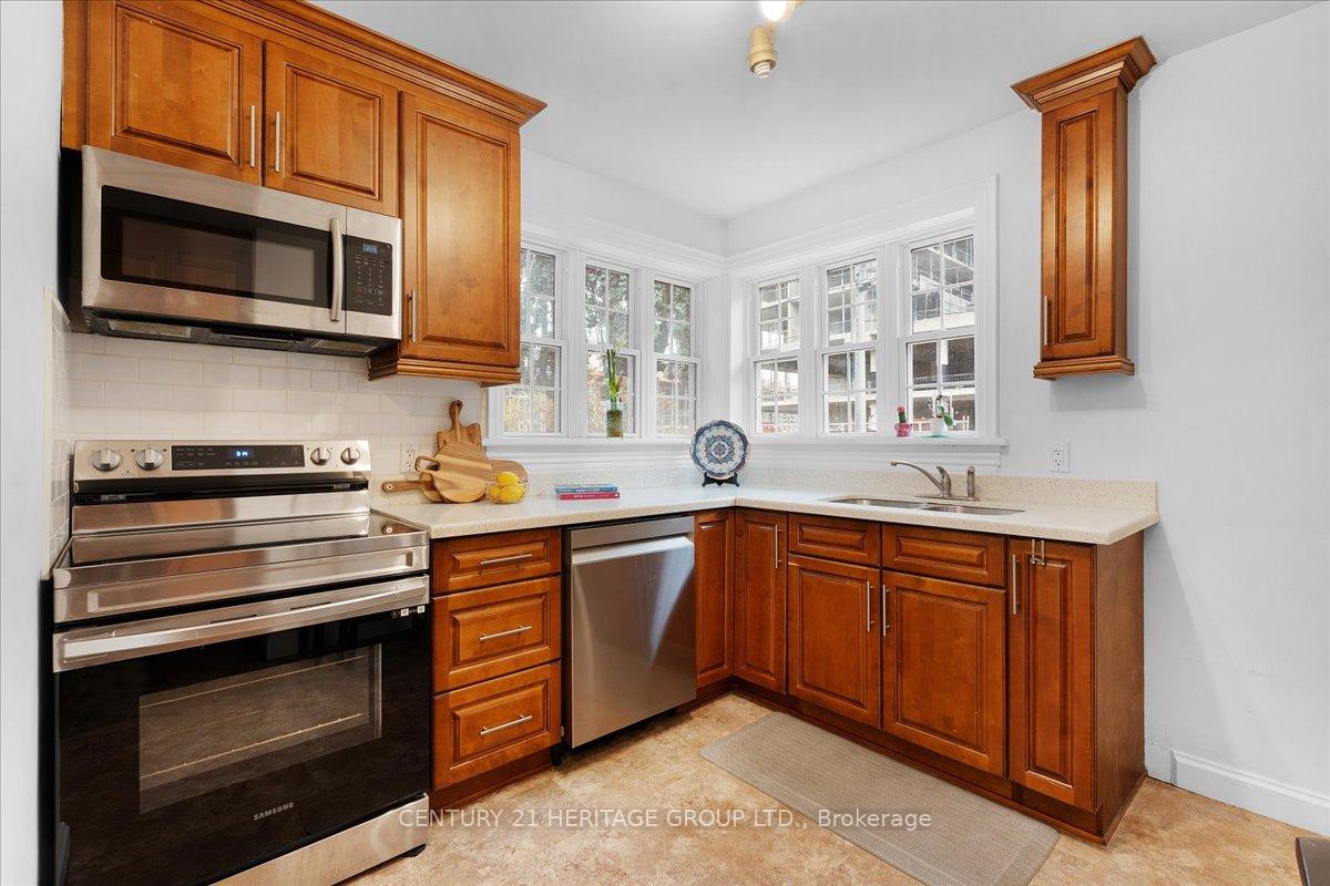 Photo 5 of 114 Traymore Avenue, Hamilton, Cootes Paradise — HOMEH