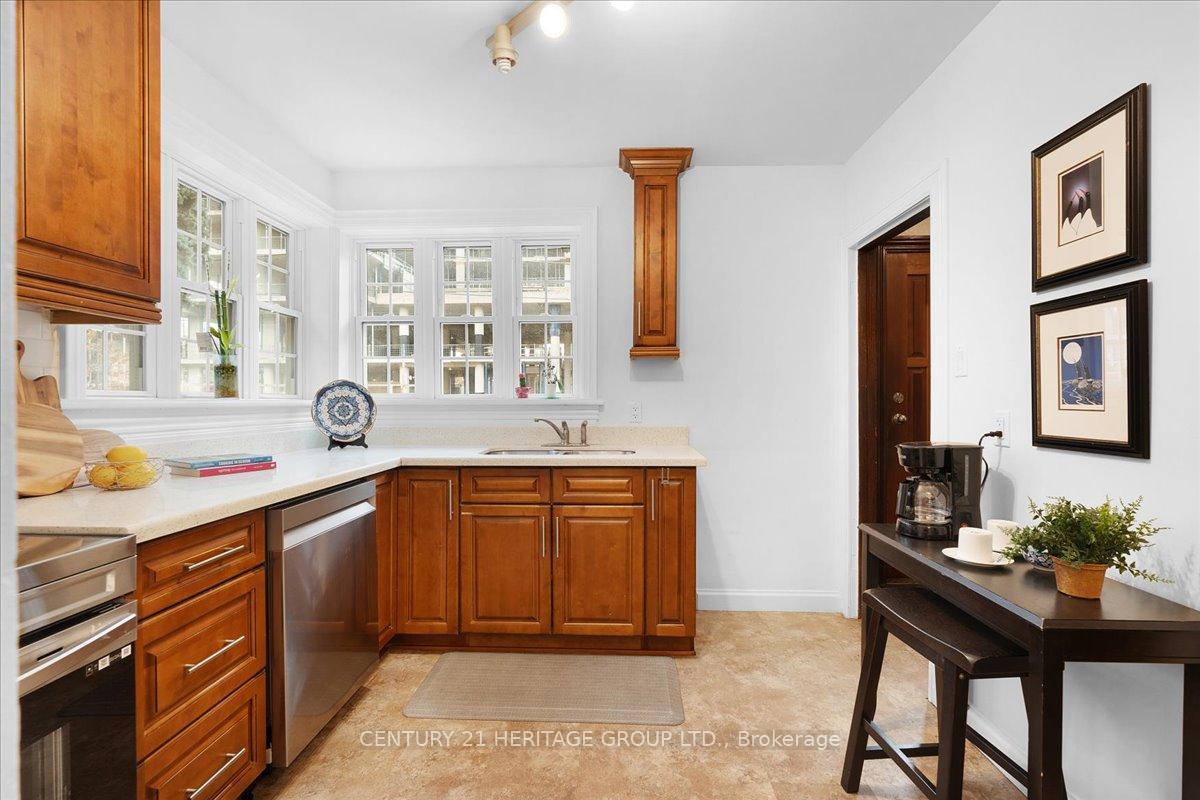 Photo 11 of 114 Traymore Avenue, Hamilton, Cootes Paradise — HOMEH
