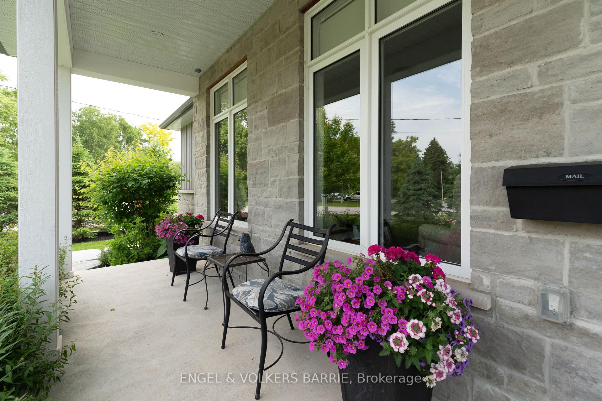 Photo 3 of 203 Montgomery Drive, Barrie, Painswick North — HOMEH