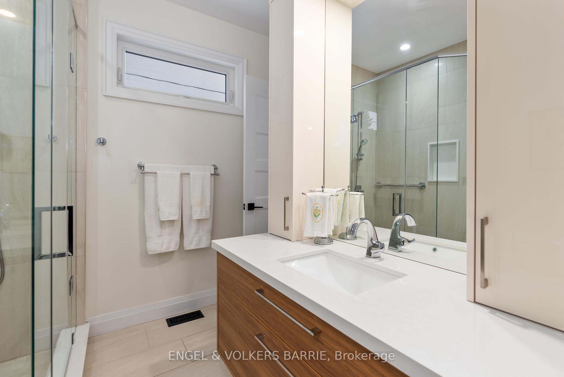 Photo 17 of 203 Montgomery Drive, Barrie, Painswick North — HOMEH