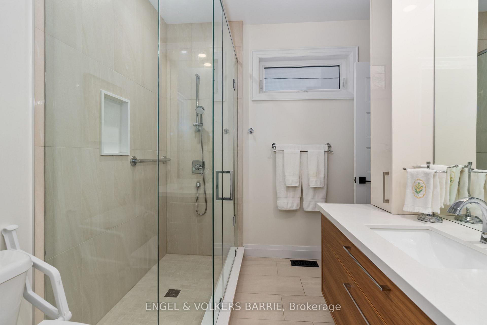 Photo 10 of 203 Montgomery Drive, Barrie, Painswick North — HOMEH