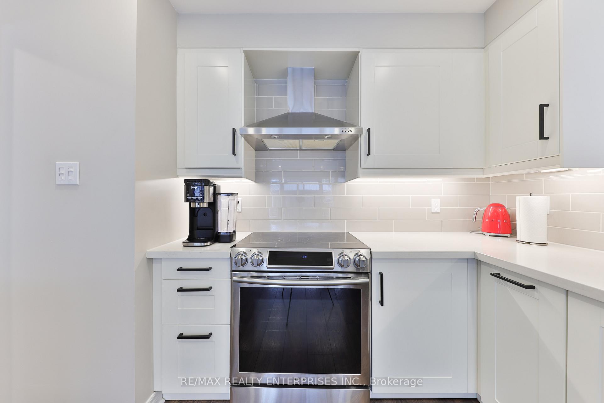 Photo 2 of 12 Grapevine Road, Caledon, Bolton West — HOMEH