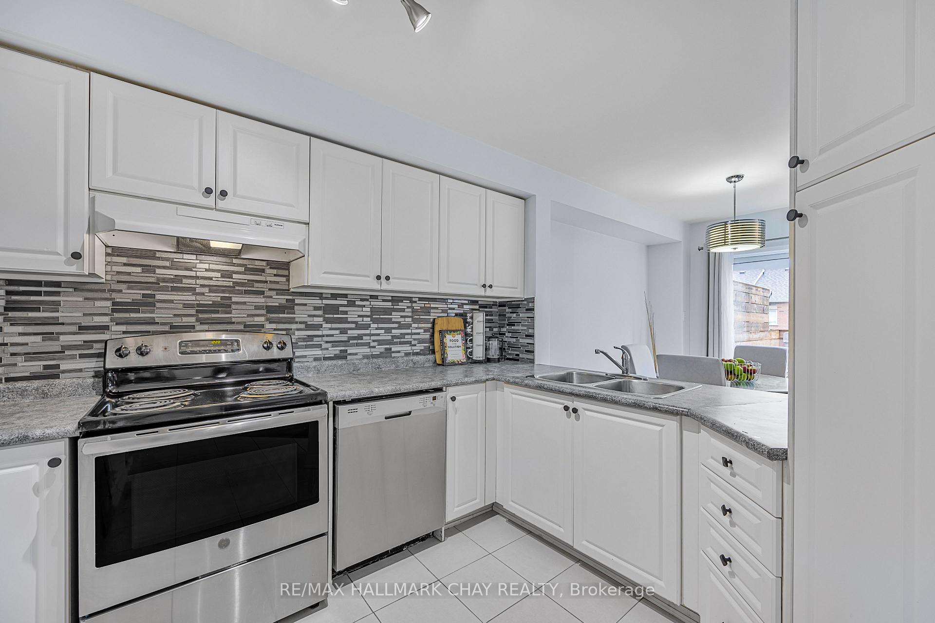 Photo 6 of 17 Gadwall Avenue, Barrie, Painswick South — HOMEH
