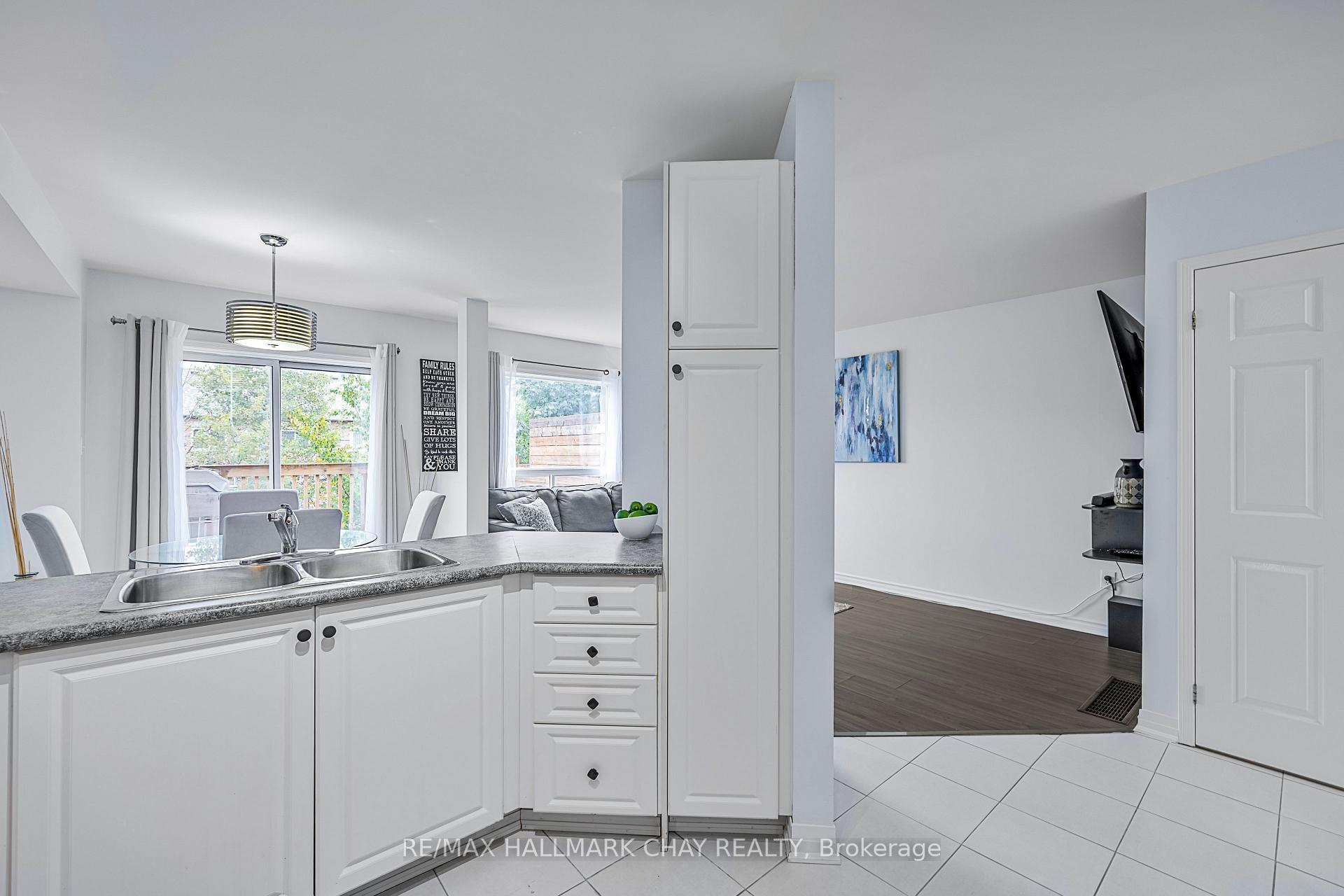 Photo 7 of 17 Gadwall Avenue, Barrie, Painswick South — HOMEH