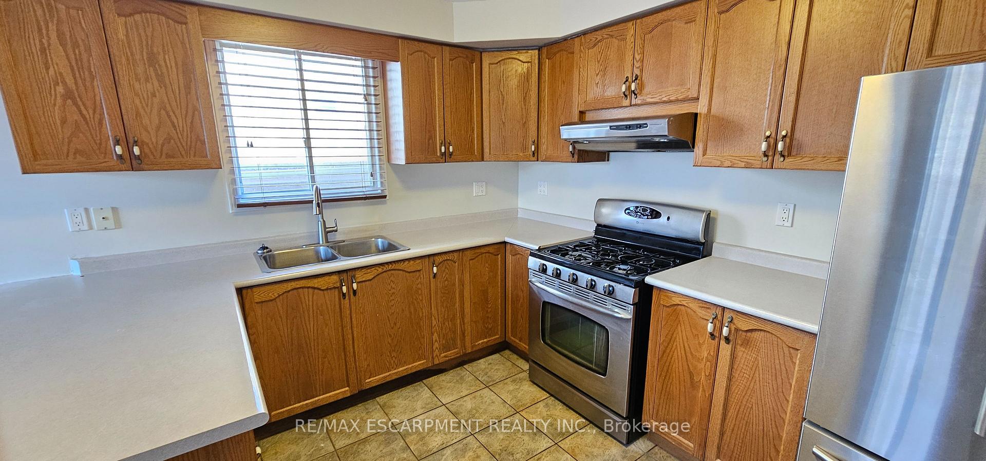 Photo 14 of 61 East 26th Street, Hamilton, Eastmount — HOMEH