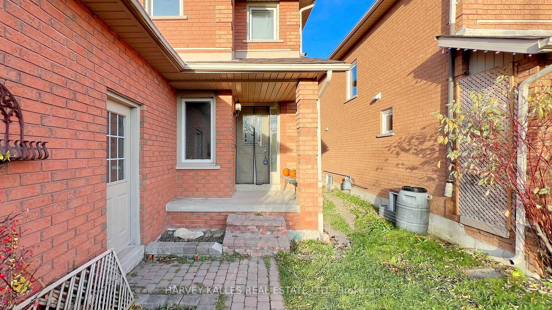 Photo 12 of 22 Laidlaw Drive, Barrie, West Bayfield — HOMEH
