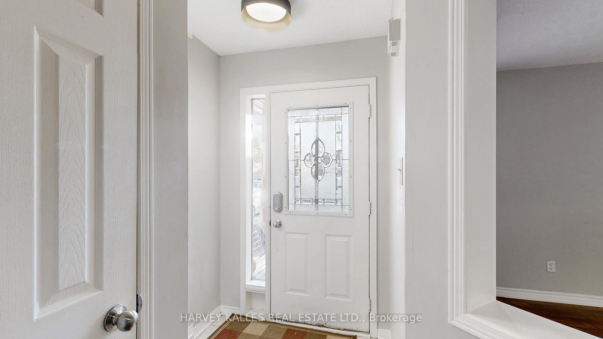 Photo 6 of 22 Laidlaw Drive, Barrie, West Bayfield — HOMEH
