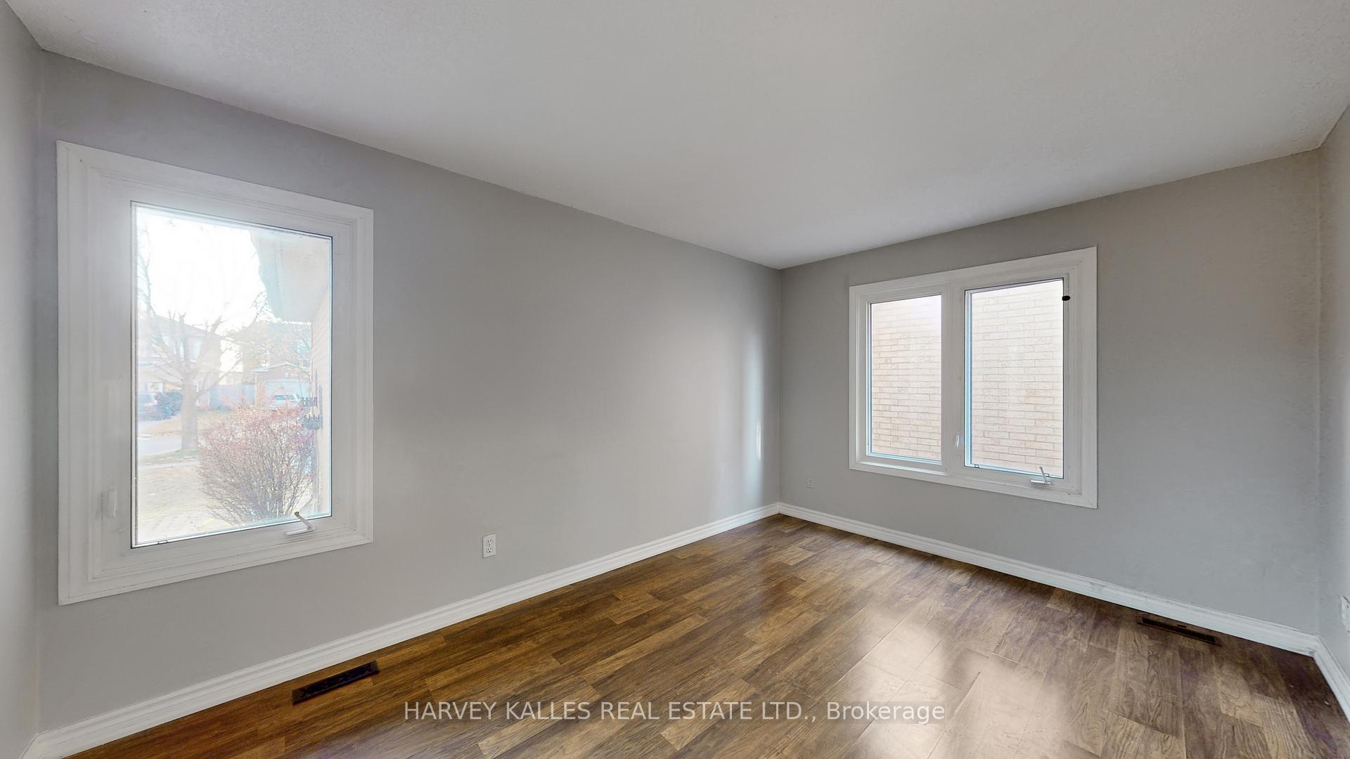 Photo 2 of 22 Laidlaw Drive, Barrie, West Bayfield — HOMEH