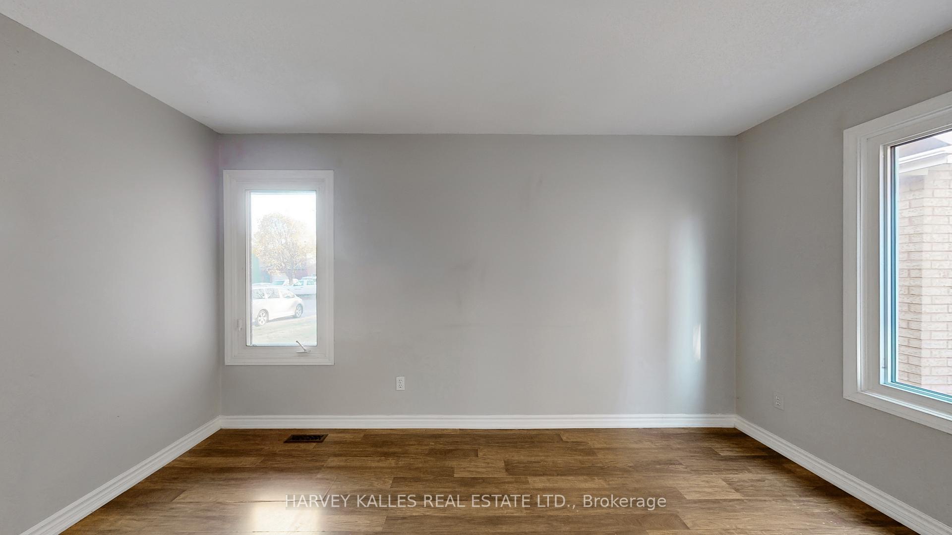Photo 3 of 22 Laidlaw Drive, Barrie, West Bayfield — HOMEH