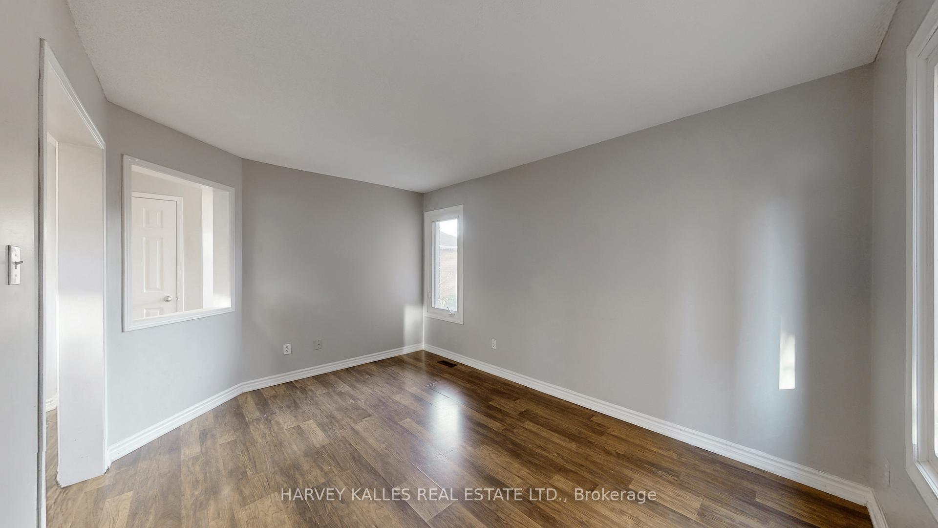 Photo 4 of 22 Laidlaw Drive, Barrie, West Bayfield — HOMEH