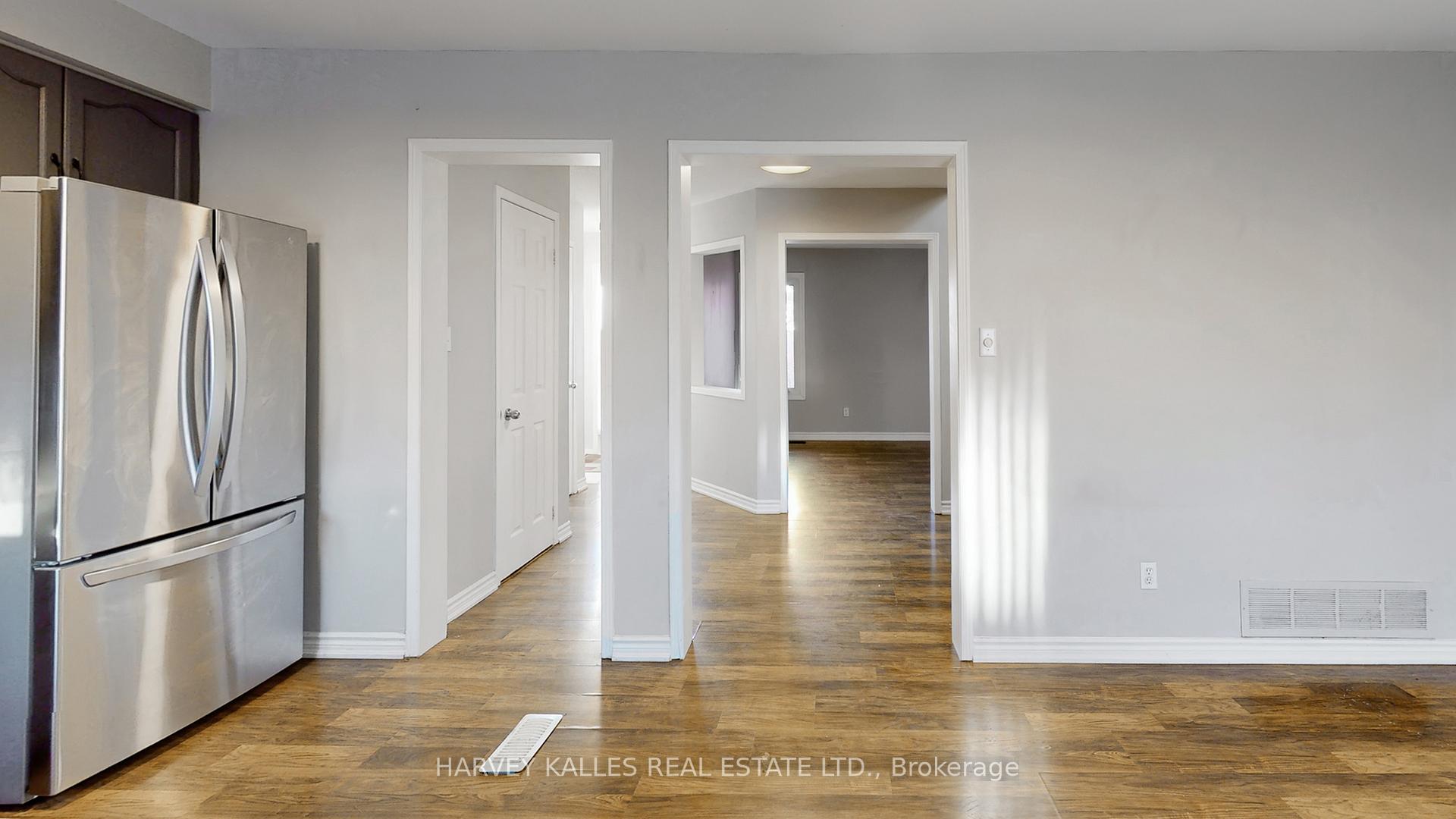 Photo 5 of 22 Laidlaw Drive, Barrie, West Bayfield — HOMEH