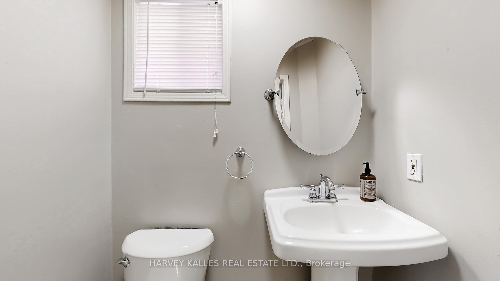 Photo 17 of 22 Laidlaw Drive, Barrie, West Bayfield — HOMEH