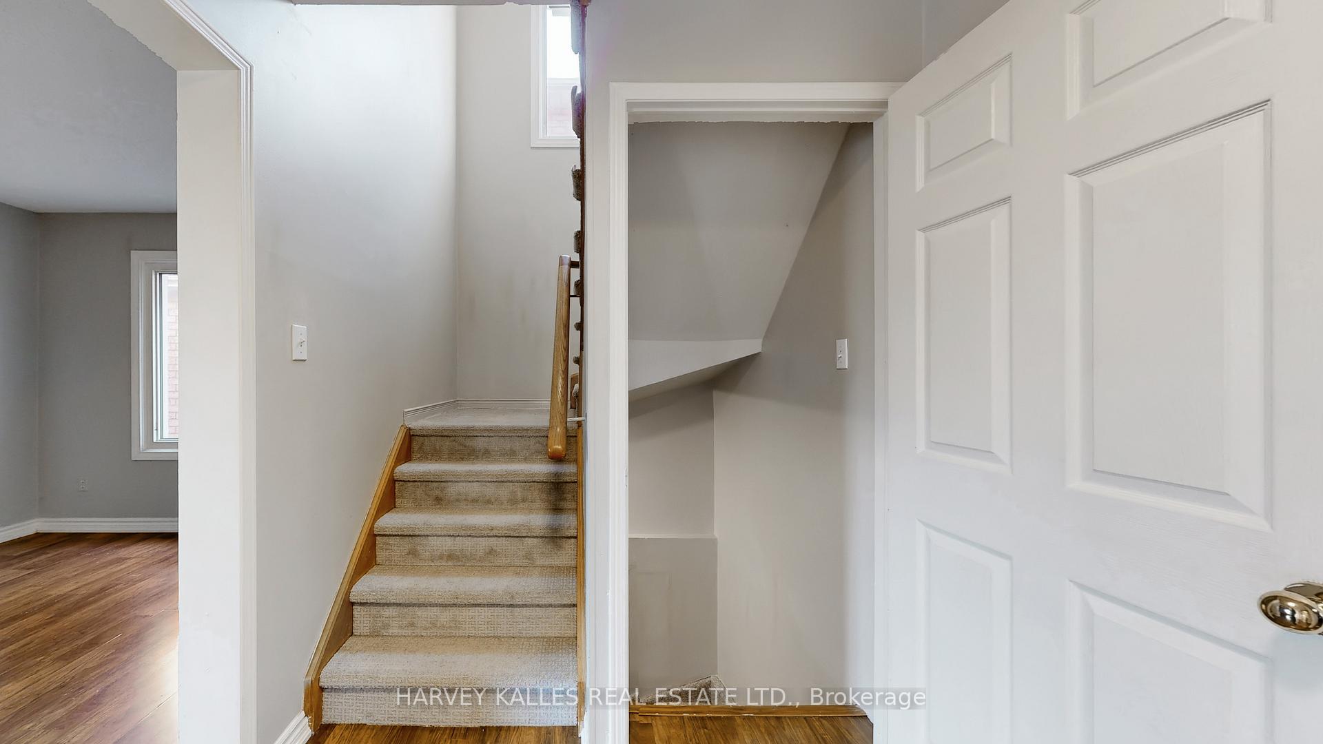 Photo 11 of 22 Laidlaw Drive, Barrie, West Bayfield — HOMEH