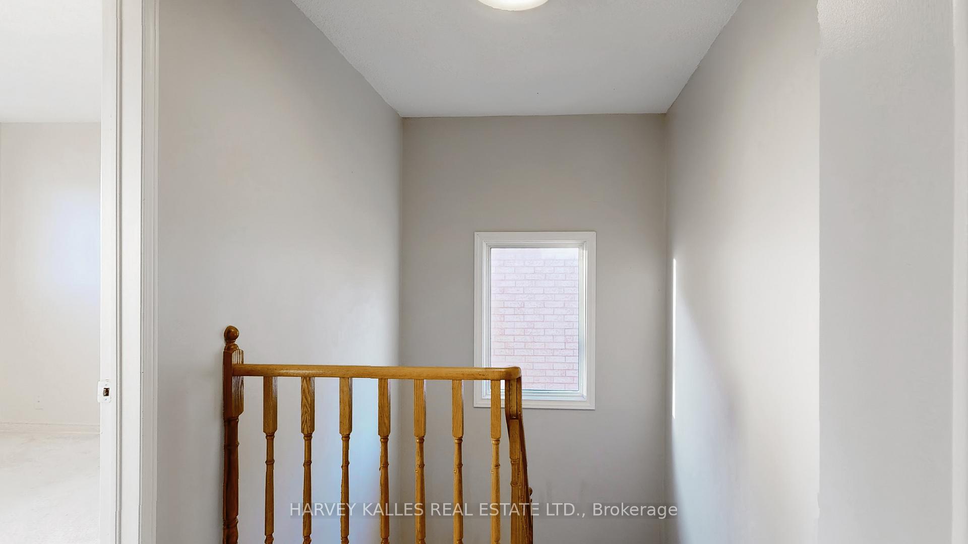 Photo 15 of 22 Laidlaw Drive, Barrie, West Bayfield — HOMEH