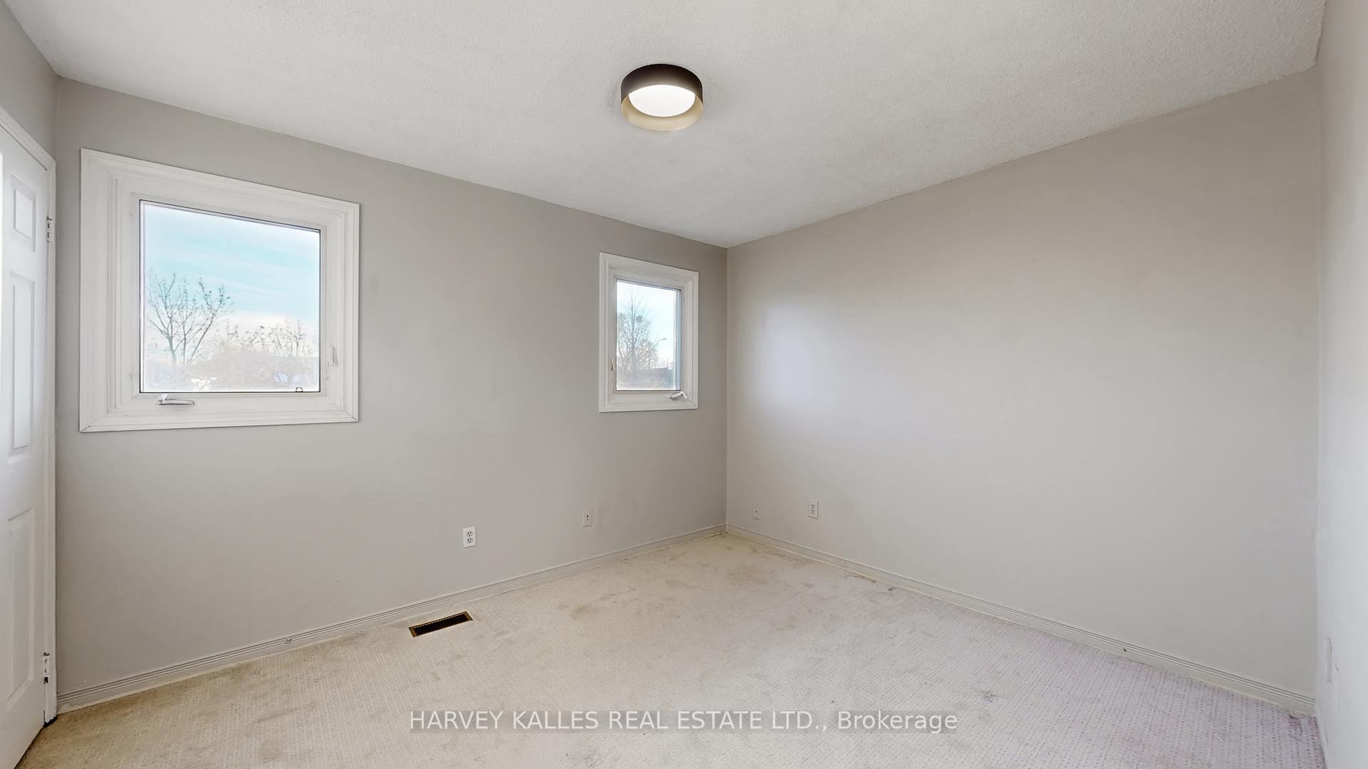 Photo 13 of 22 Laidlaw Drive, Barrie, West Bayfield — HOMEH