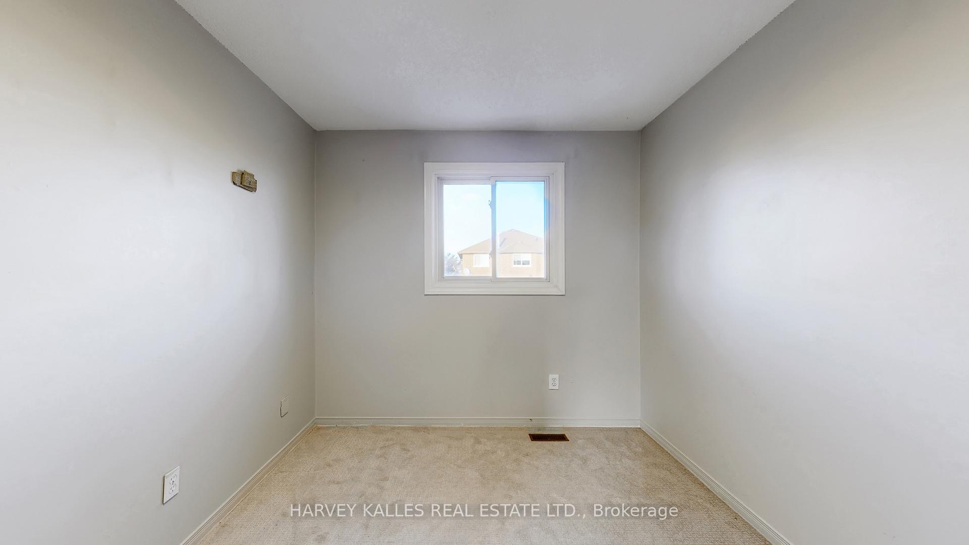 Photo 10 of 22 Laidlaw Drive, Barrie, West Bayfield — HOMEH