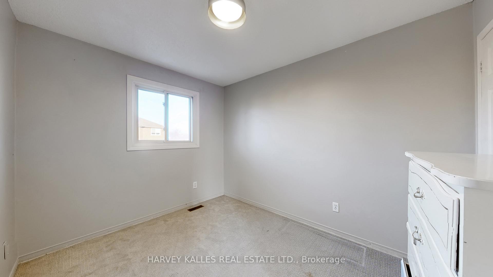 Photo 8 of 22 Laidlaw Drive, Barrie, West Bayfield — HOMEH