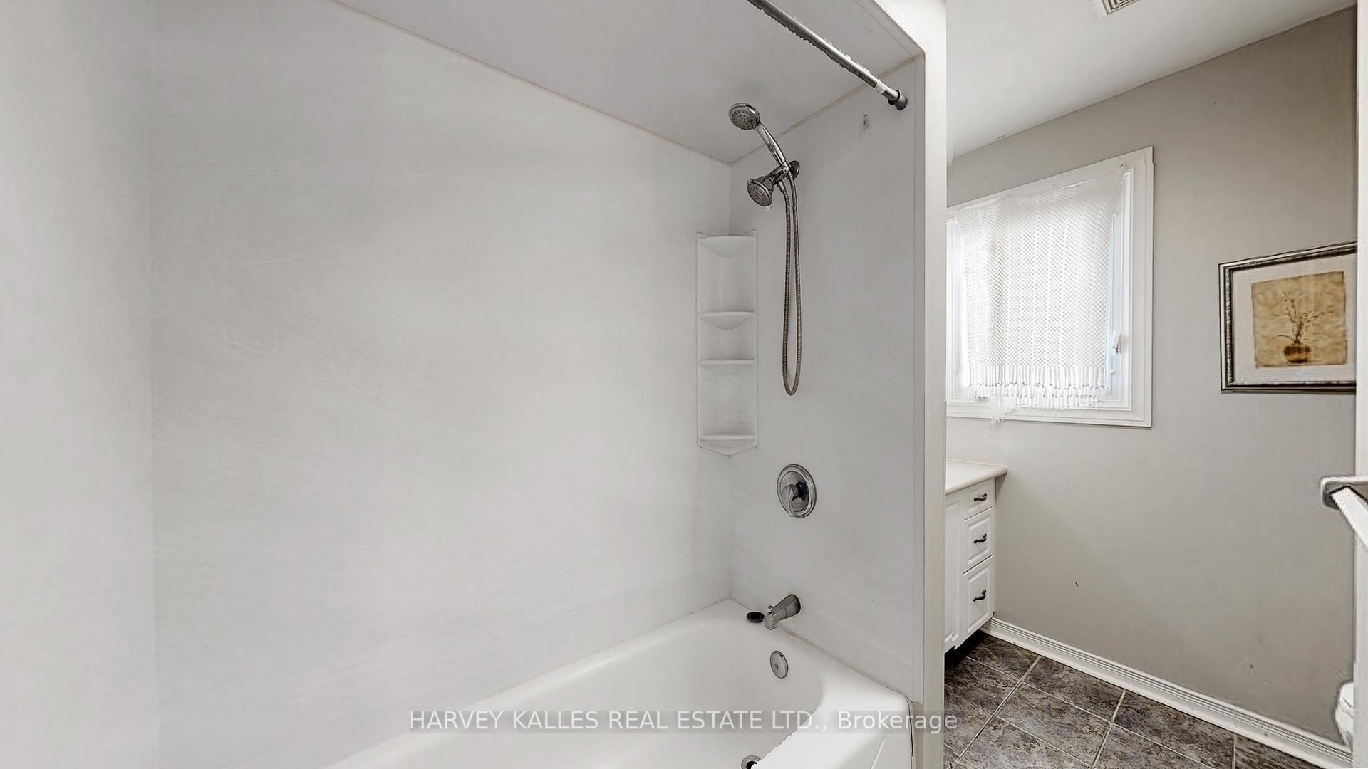 Photo 27 of 22 Laidlaw Drive, Barrie, West Bayfield — HOMEH