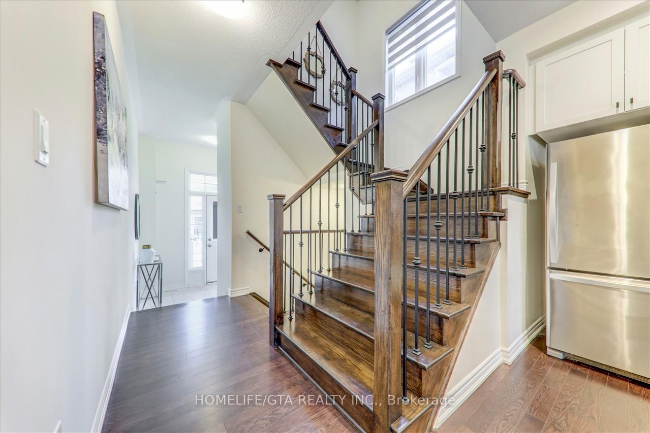 Photo 3 of 81 Mountainside Crescent, Whitby, Rolling Acres — HOMEH
