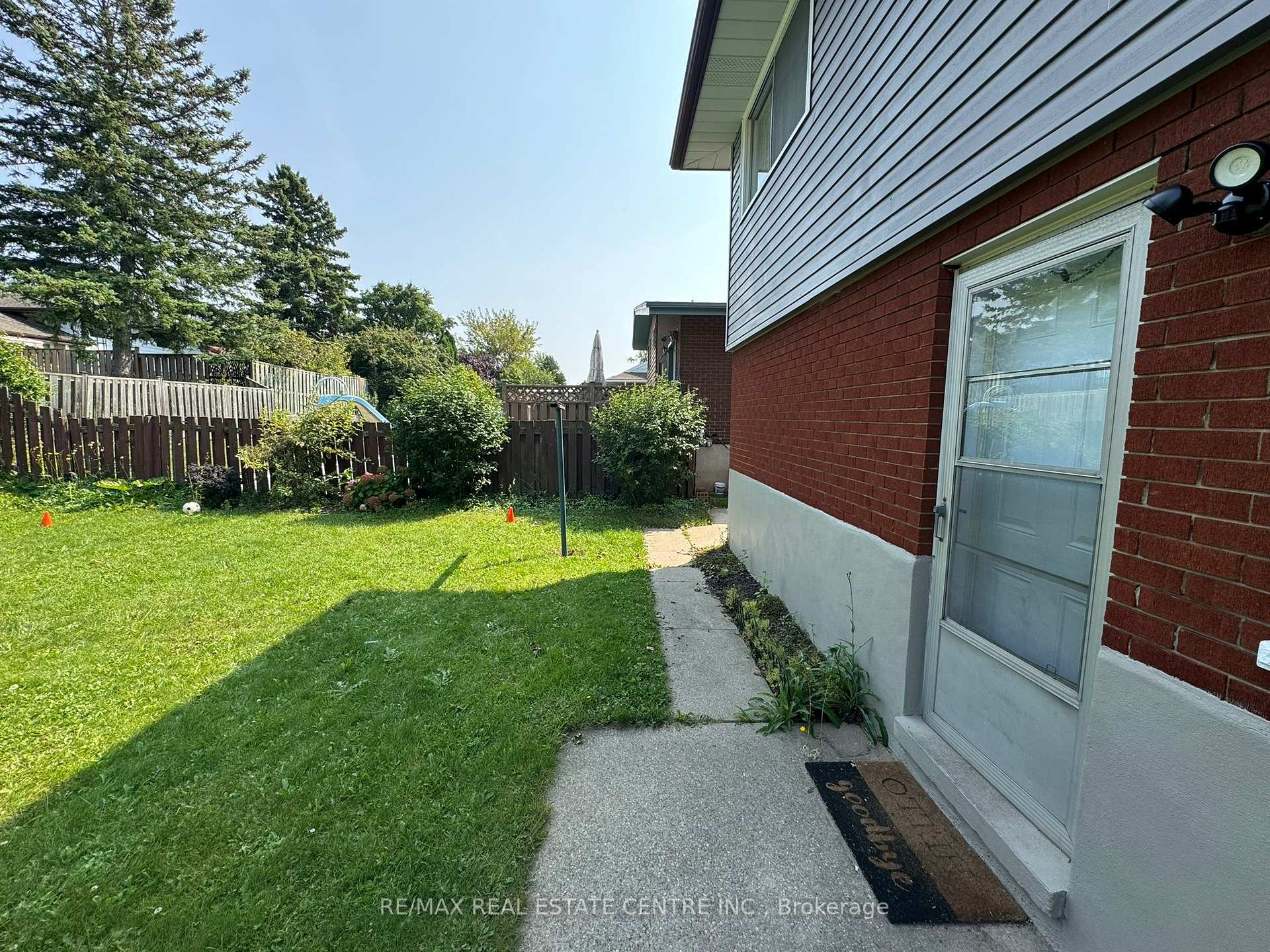 Photo 5 of 62 Elkington Drive, Kitchener — HOMEH