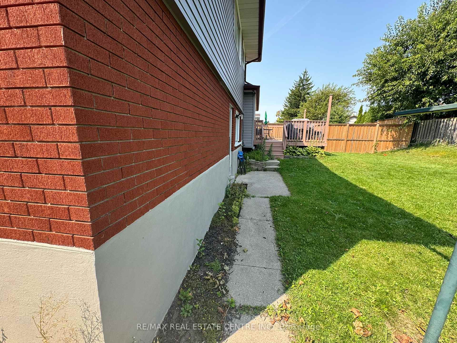 Photo 11 of 62 Elkington Drive, Kitchener — HOMEH