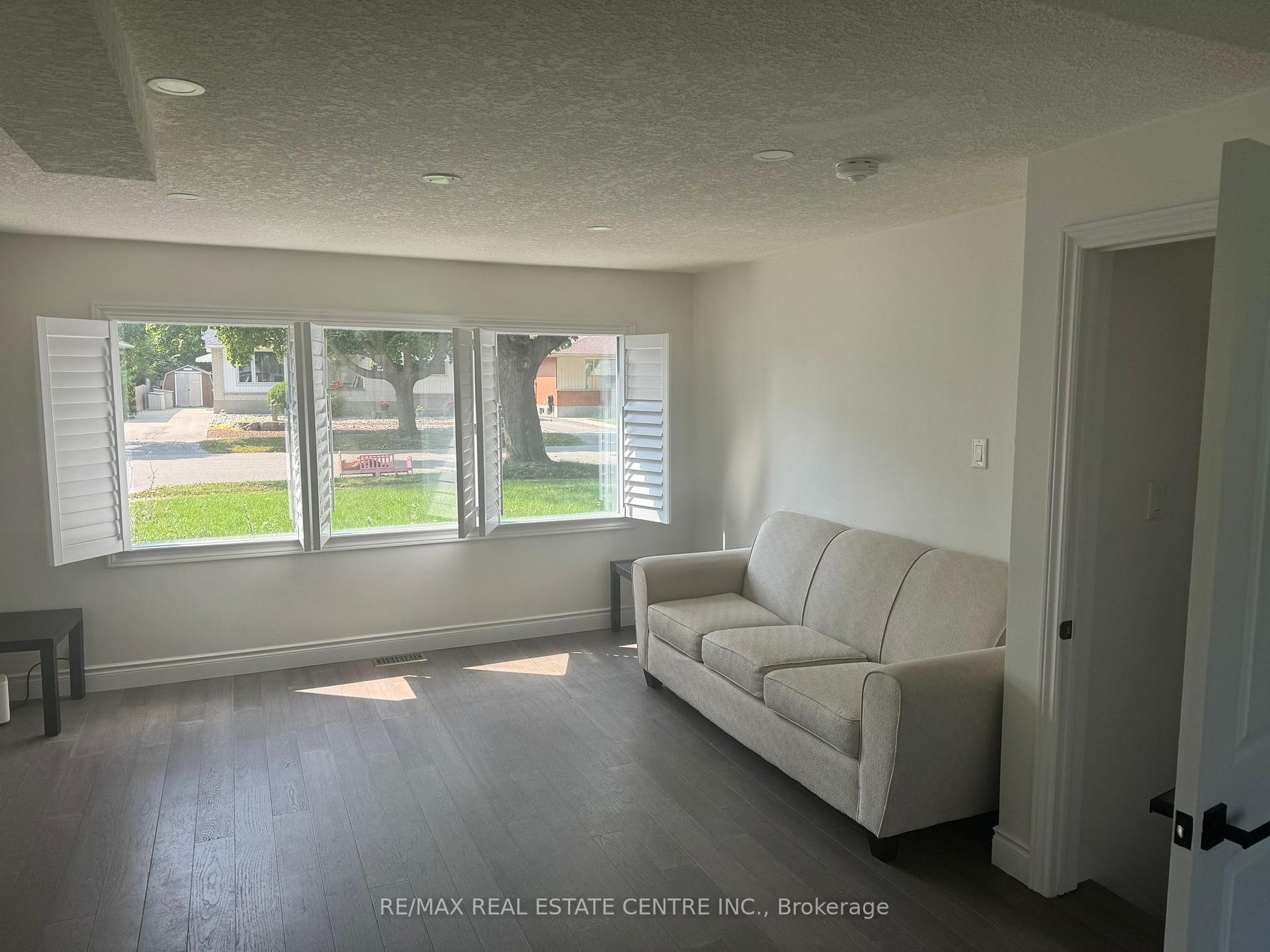Photo 12 of 62 Elkington Drive, Kitchener — HOMEH