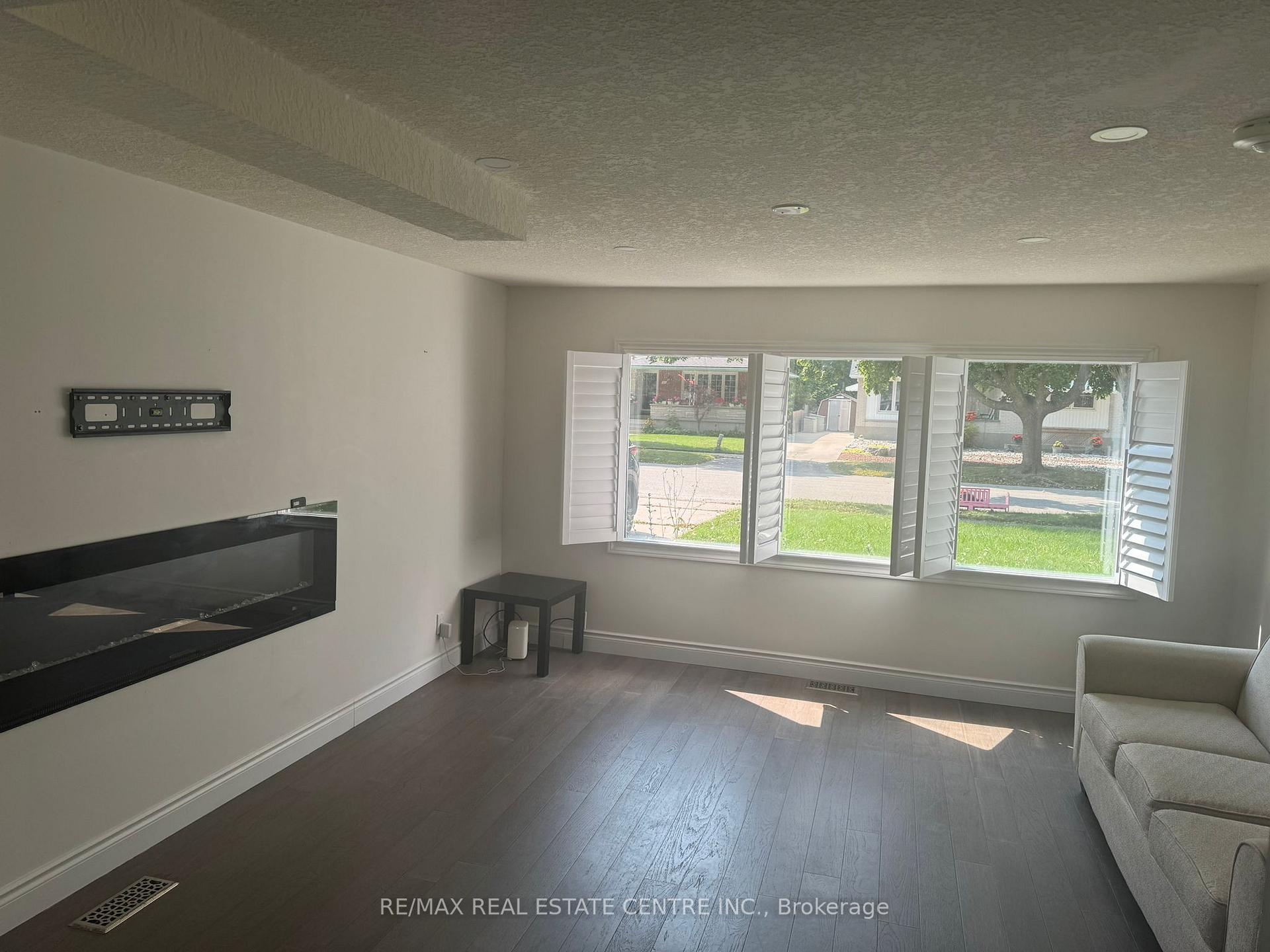 Photo 19 of 62 Elkington Drive, Kitchener — HOMEH