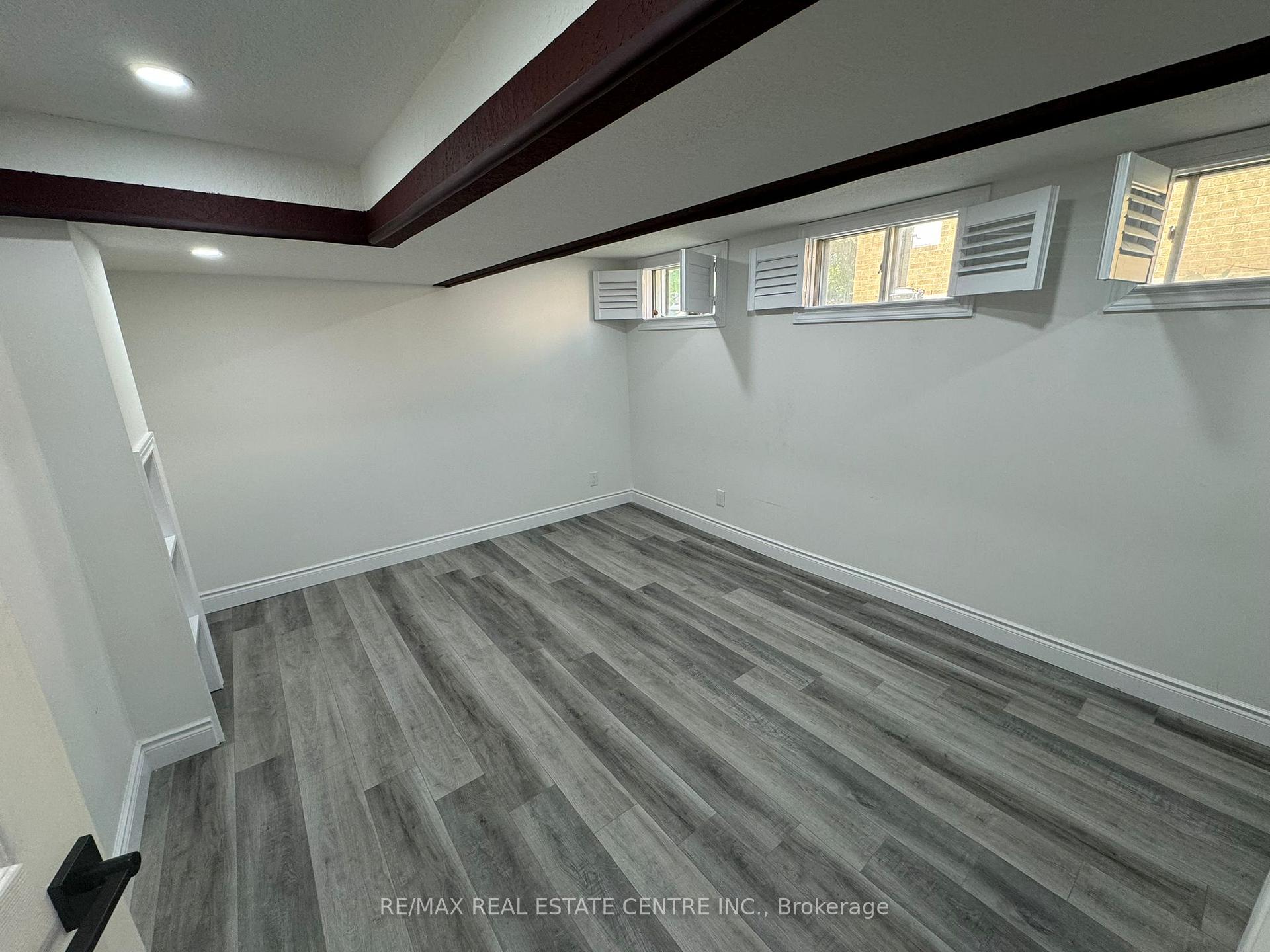 Photo 23 of 62 Elkington Drive, Kitchener — HOMEH