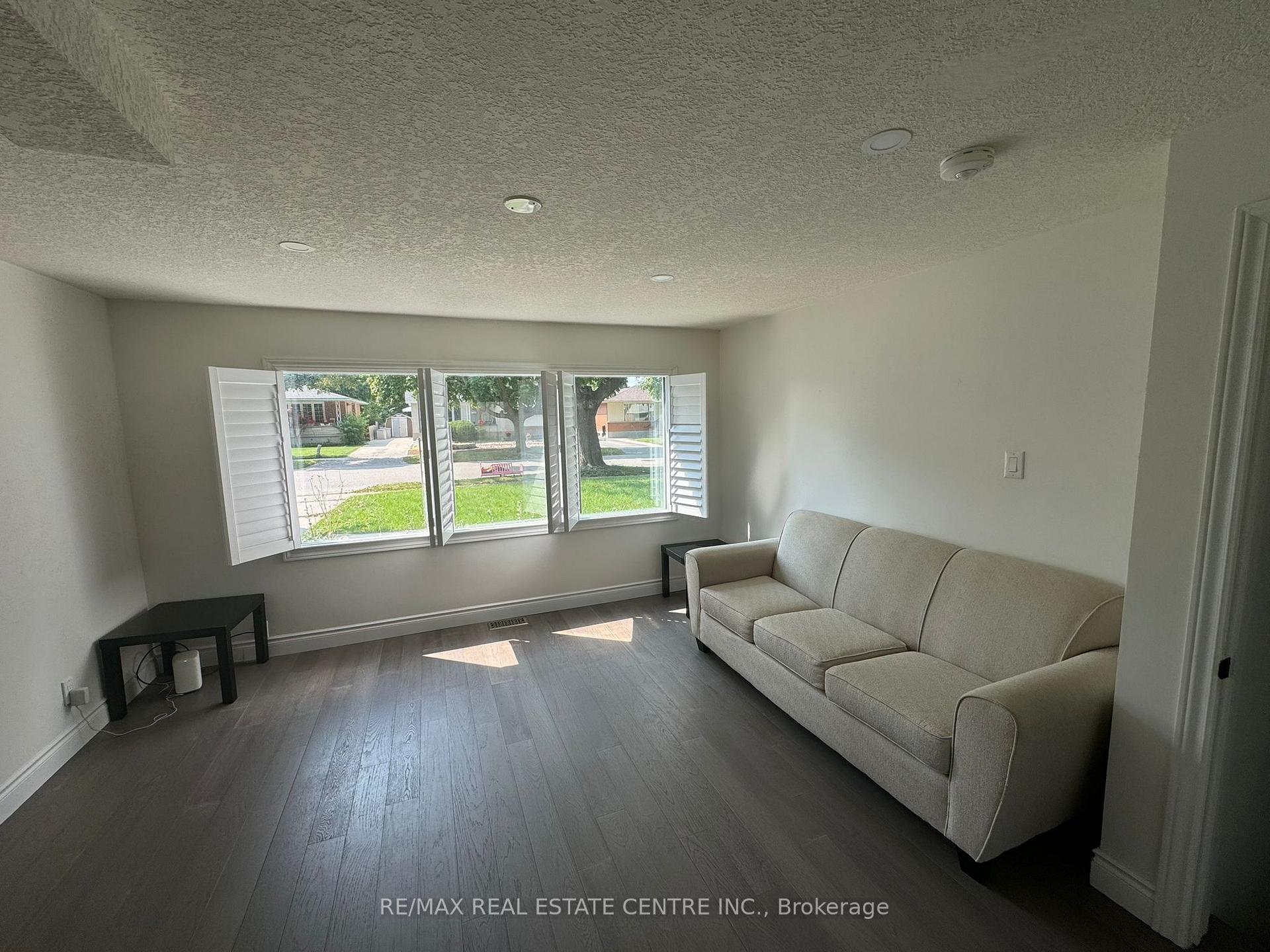 Photo 24 of 62 Elkington Drive, Kitchener — HOMEH