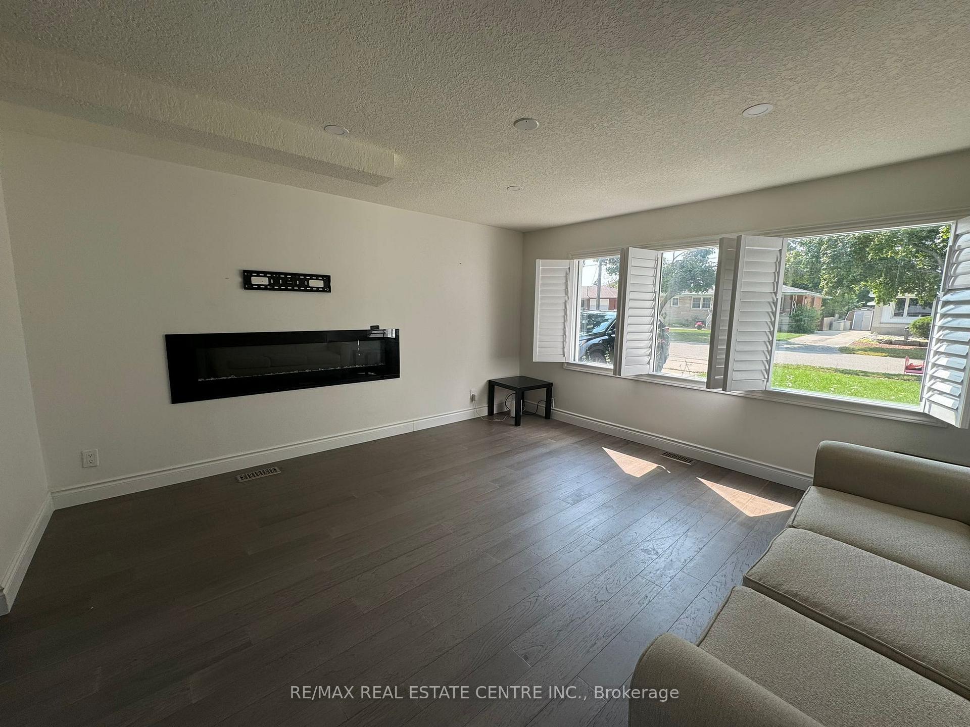 Photo 22 of 62 Elkington Drive, Kitchener — HOMEH