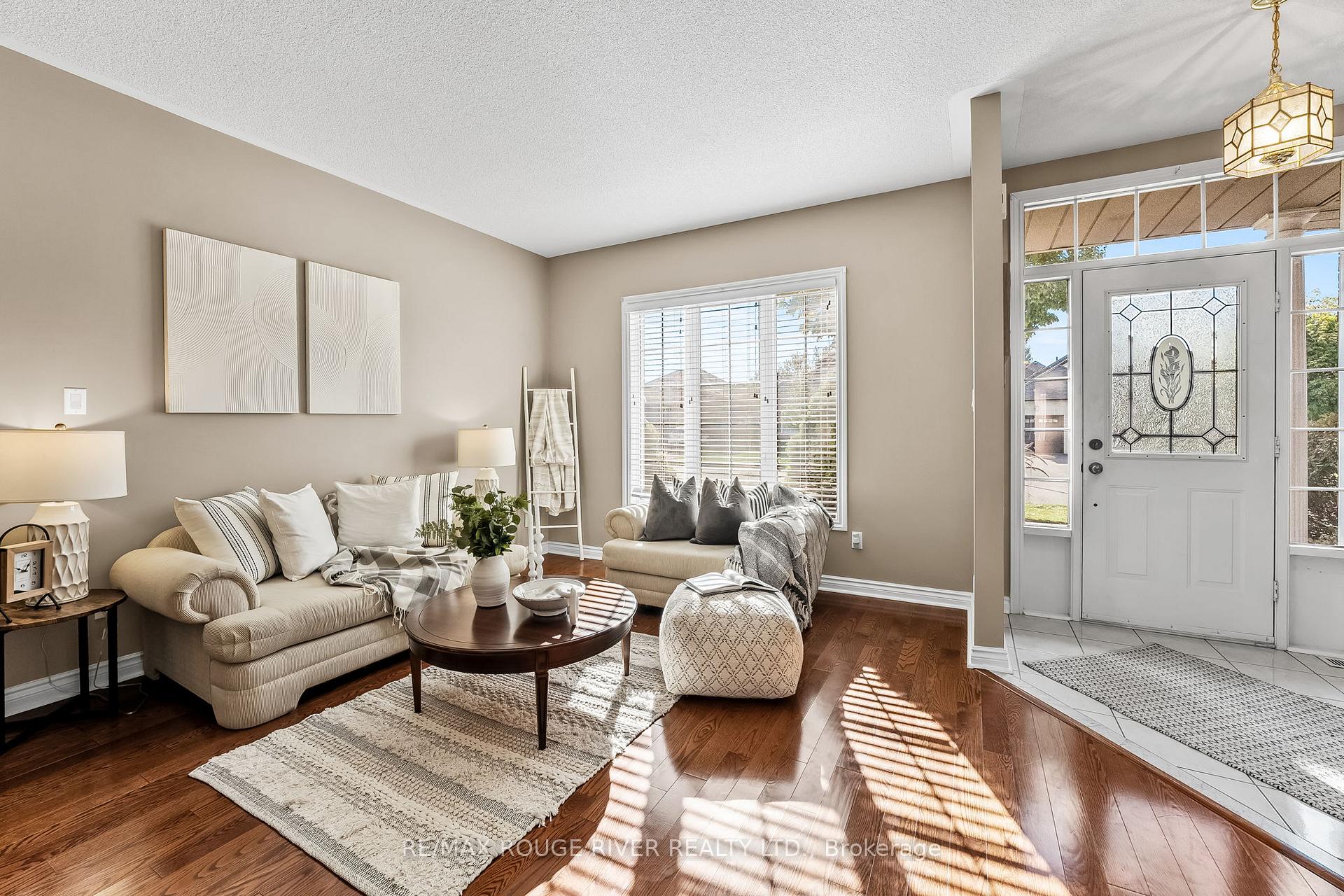 Photo 4 of 53 Waterbury Crescent, Scugog, Port Perry — HOMEH
