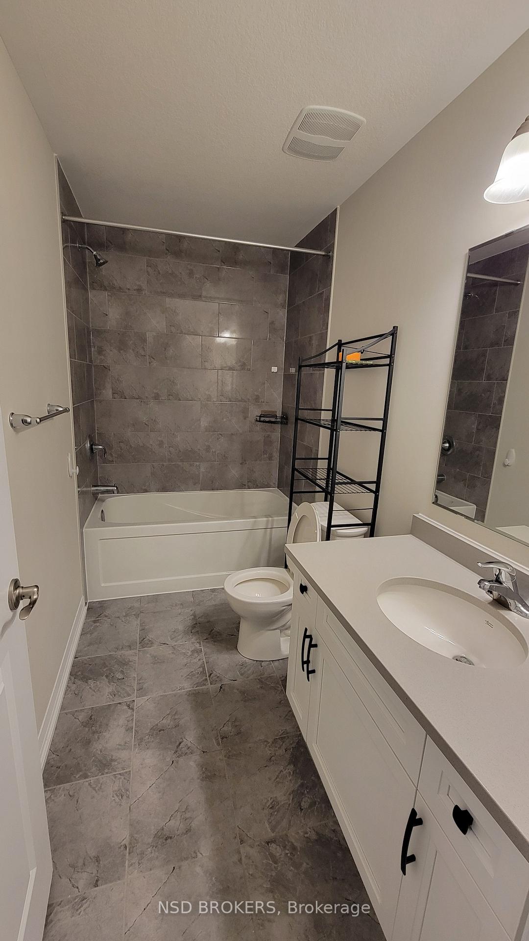 Photo 33 of 116 Monarch Woods Drive, Kitchener, Doon South — HOMEH