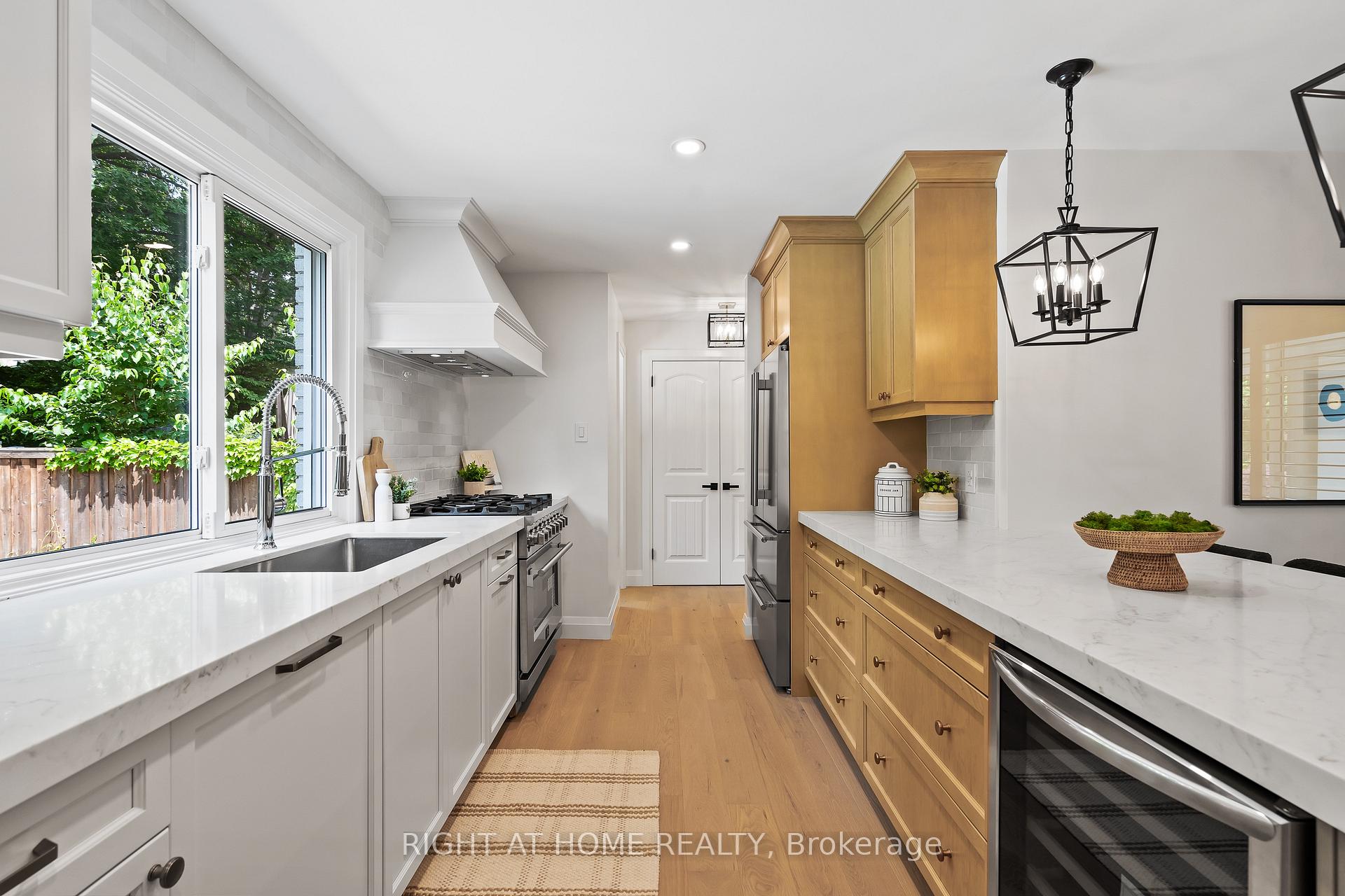 Photo 12 of 250 Linwood Crescent, Burlington, Appleby — HOMEH